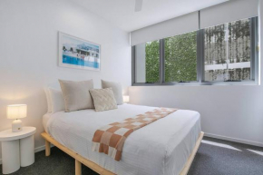 Starlit Palms - Chic Poolside Haven by the Beach